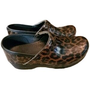 Dansko Women Brown Leopard Print Patent Leather Clogs Comfort Size 7.5/8 Eu38